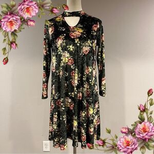Floral velvet forest green color Long sleeve loose fit dress
